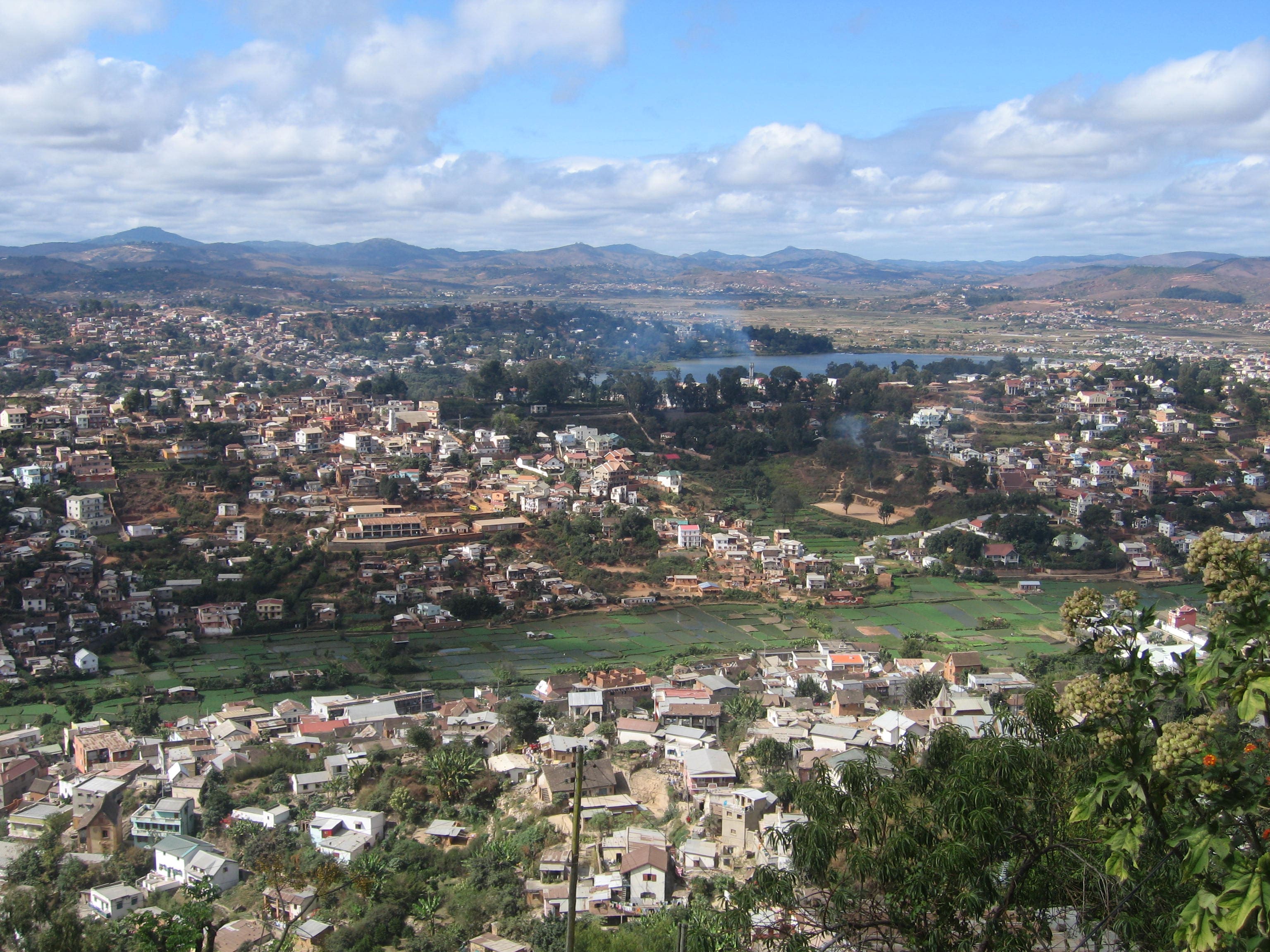 <span  class="uc_style_uc_tiles_grid_image_elementor_uc_items_attribute_title" style="color:#ffffff;">Antananarivo, la capitale malgache</span>